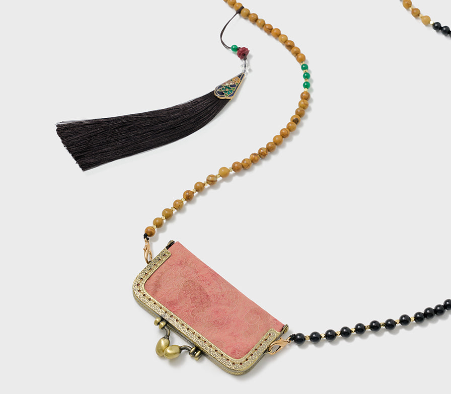 The Clasp Scent Pouch